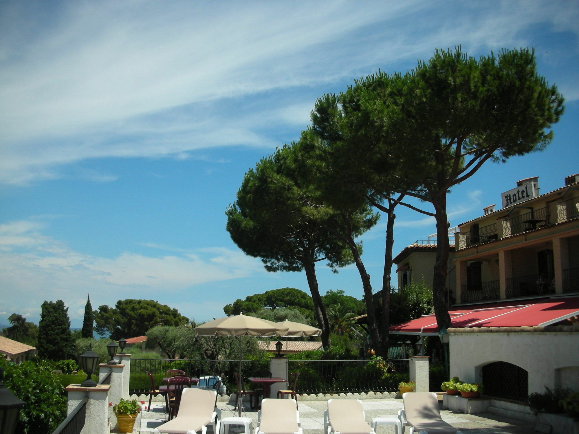 Castel Garoupe Hotel Antibes Exterior photo