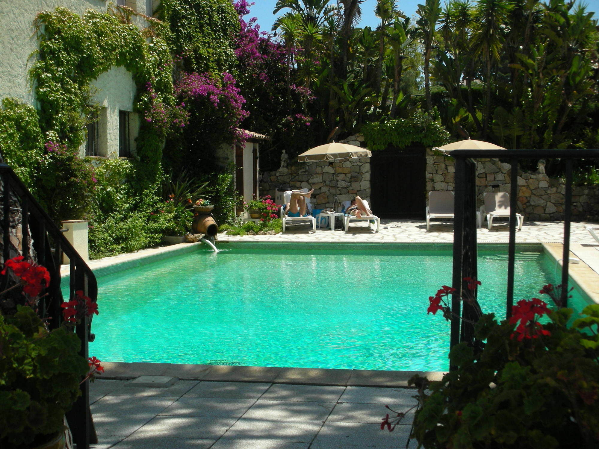 Castel Garoupe Hotel Antibes Exterior photo